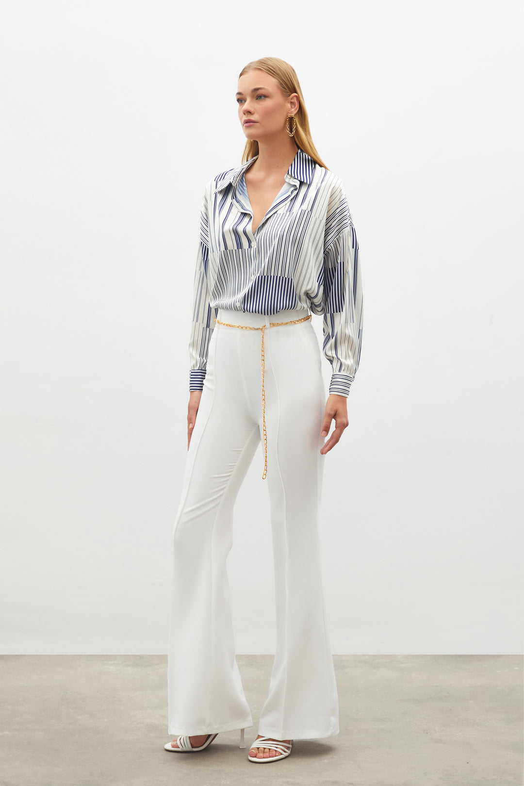Sateen Pantalon avec ceinture en chaîne - Écru