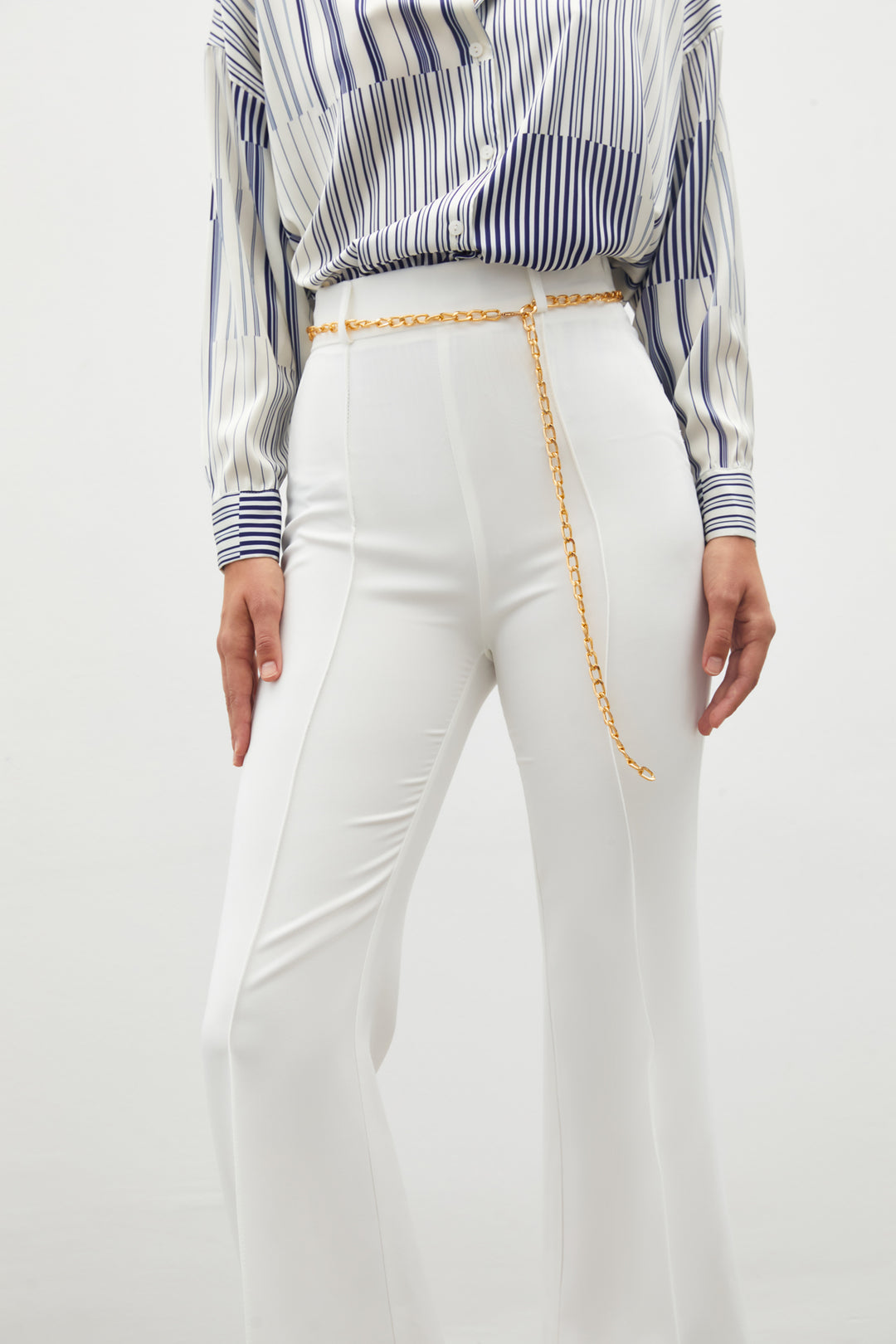 Sateen Pantalon avec ceinture en chaîne - Écru