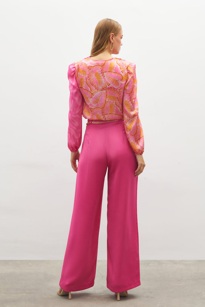 Sateen Pantalon en crêpe satin avec chaîne - Fuchsia