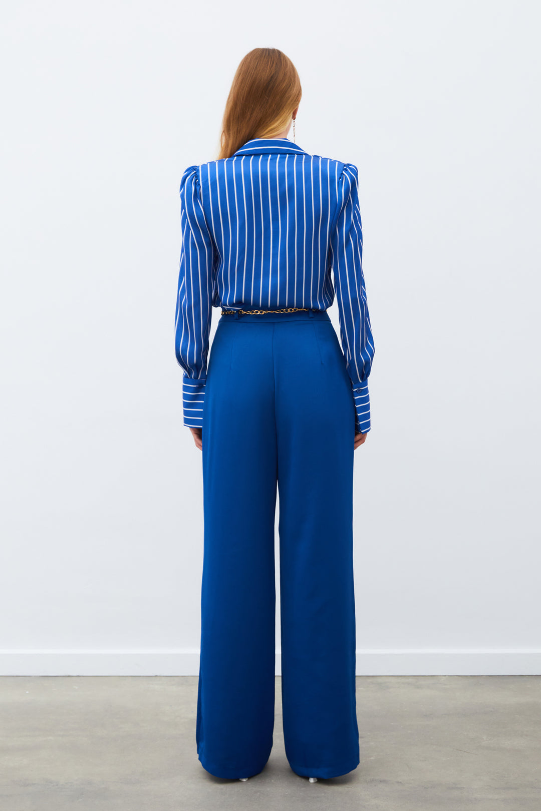 Sateen Pantalon en crêpe satin avec chaîne - Indigo