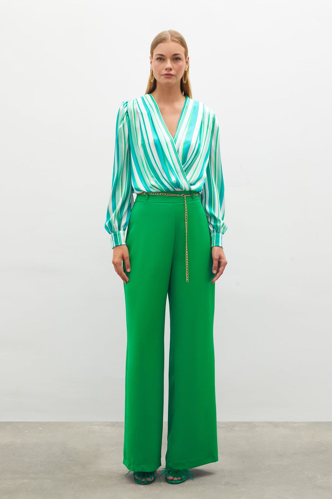 Sateen Pantalon en crêpe satin avec chaîne - Vert