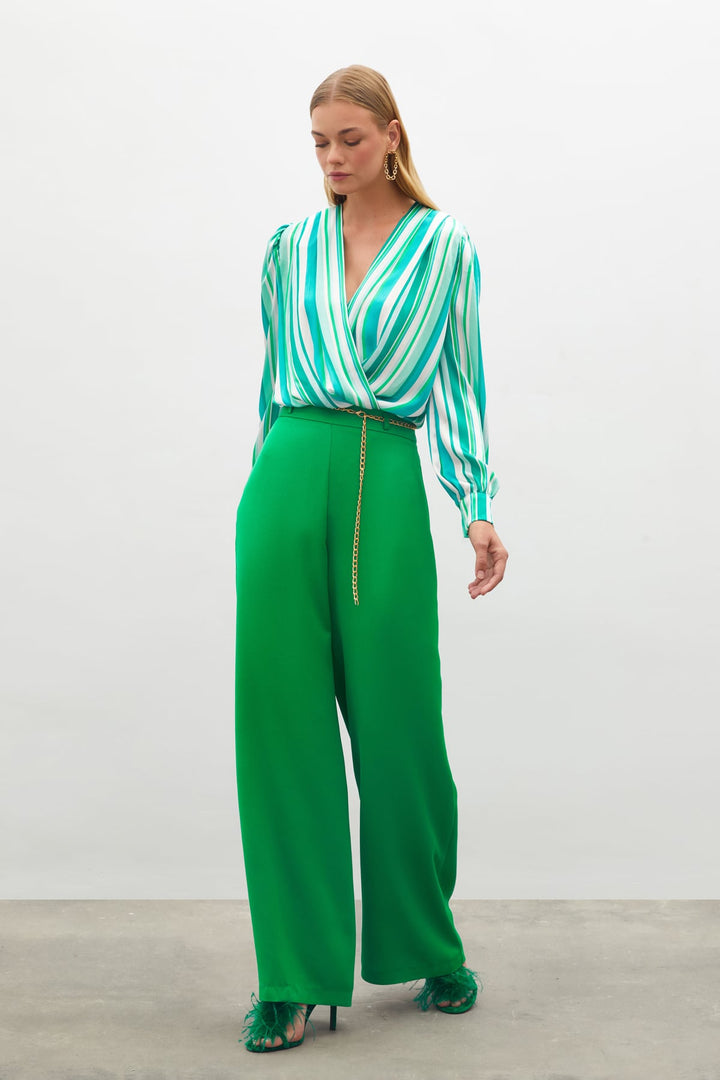 Sateen Pantalon en crêpe satin avec chaîne - Vert