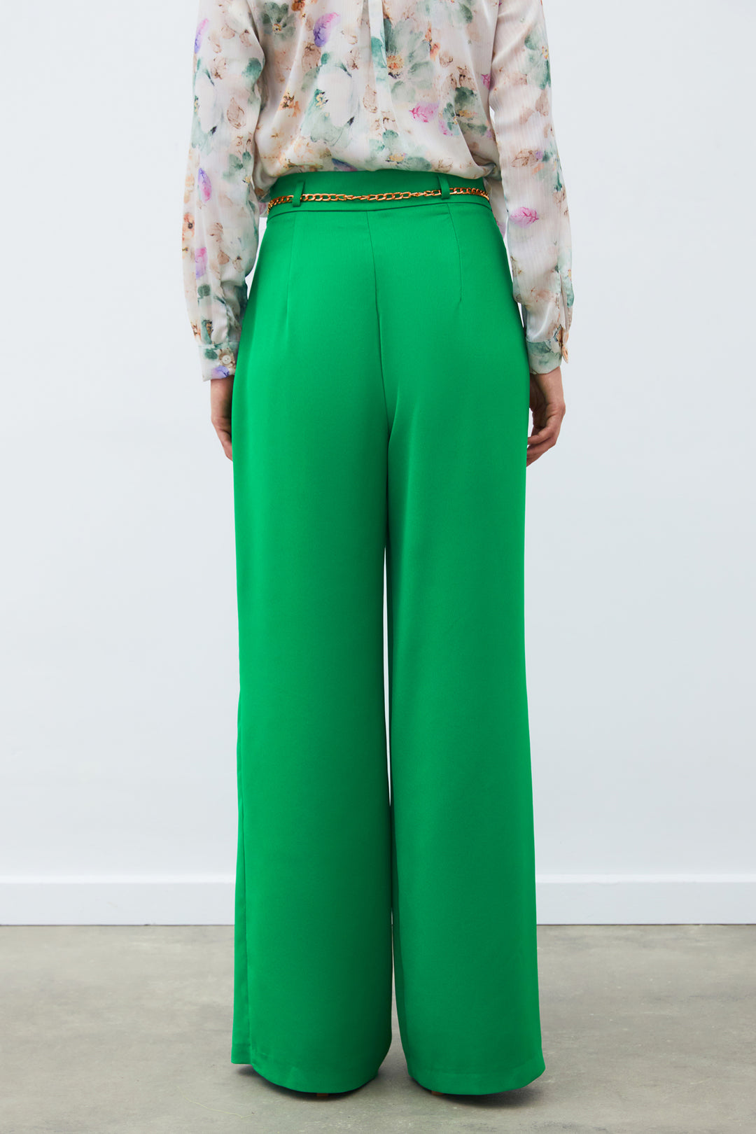 Sateen Pantalon en crêpe satin avec chaîne - Vert