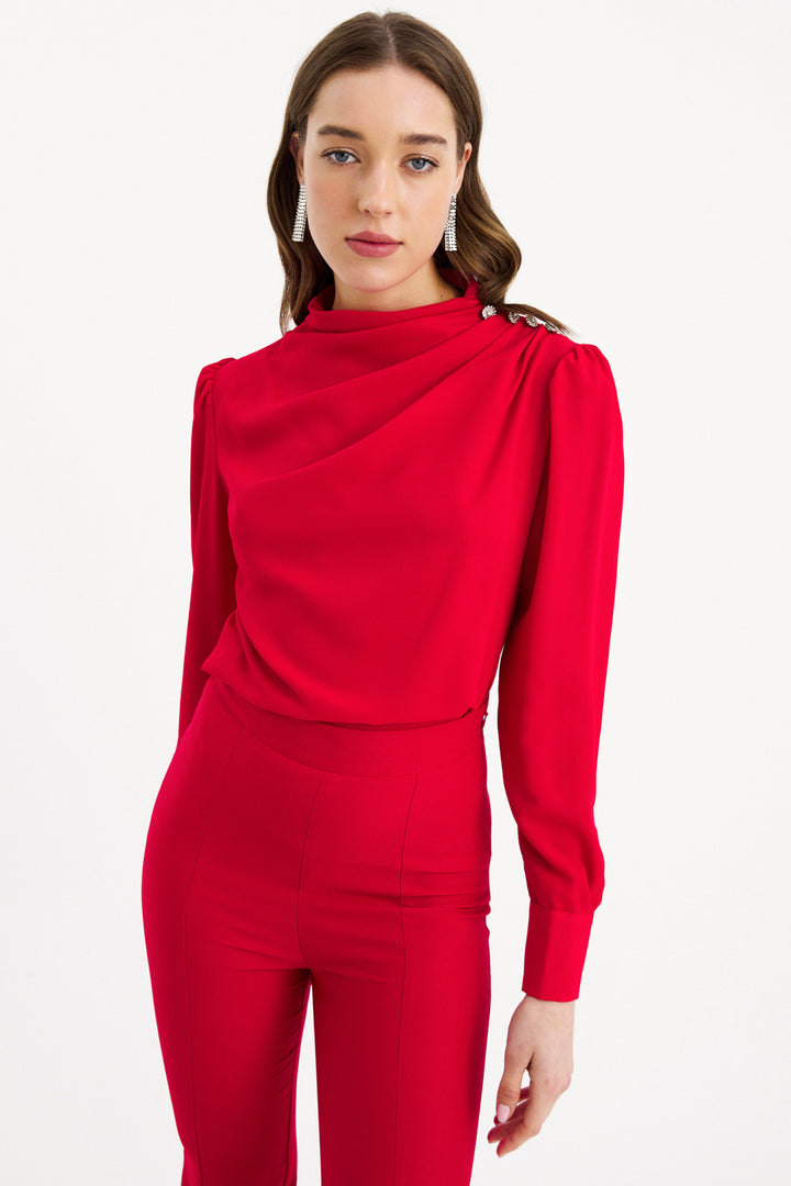 Sateen Blouse avec détails en pierres sur les boutons - Rouge