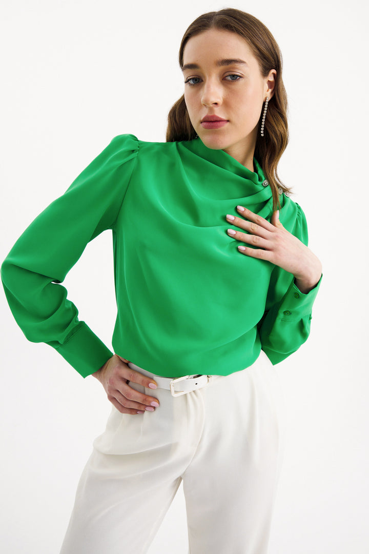 Sateen Blouse avec détails de boutons en pierre - Vert