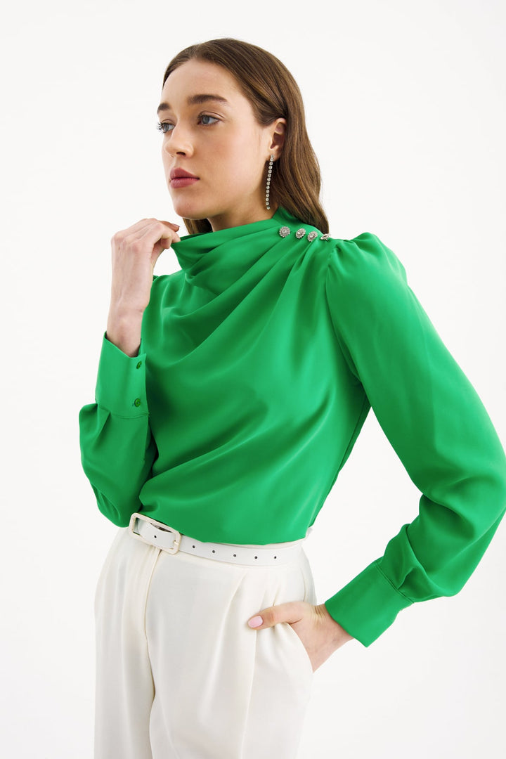 Sateen Blouse avec détails de boutons en pierre - Vert