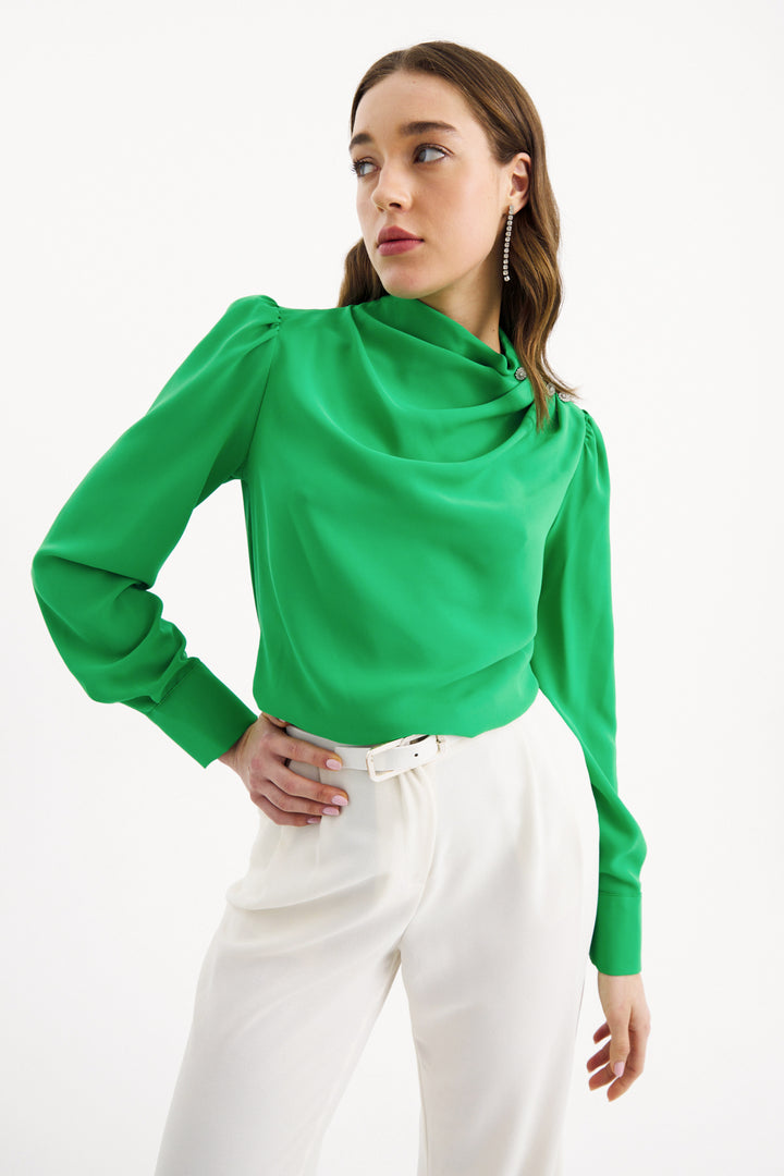 Sateen Blouse avec détails de boutons en pierre - Vert